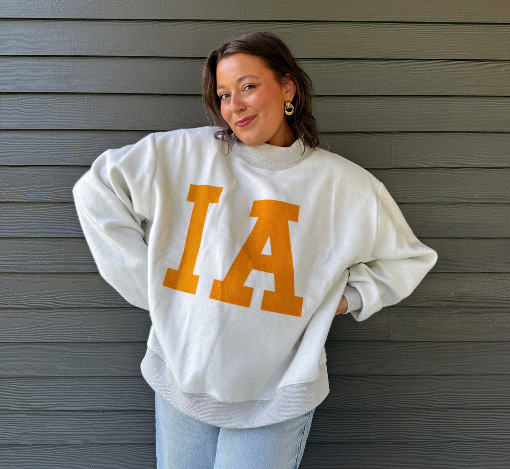 PREODER-IOWA Mockneck Sweatshirt
